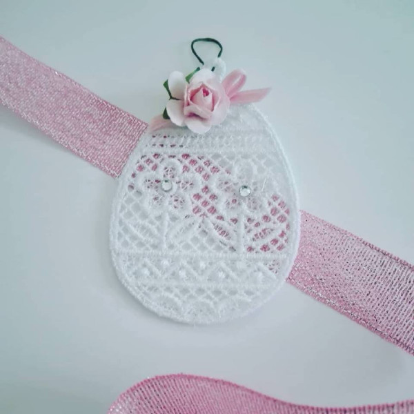 Easter Egg with Daisies - White Lace